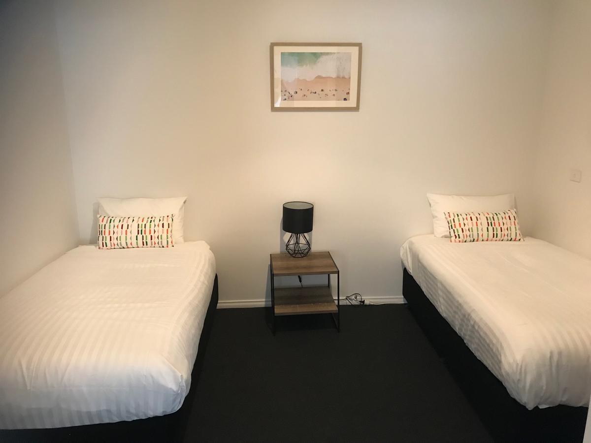 Penguin Seaside Motel Buitenkant foto