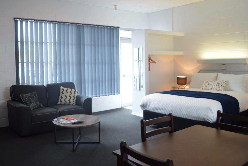 Penguin Seaside Motel Buitenkant foto